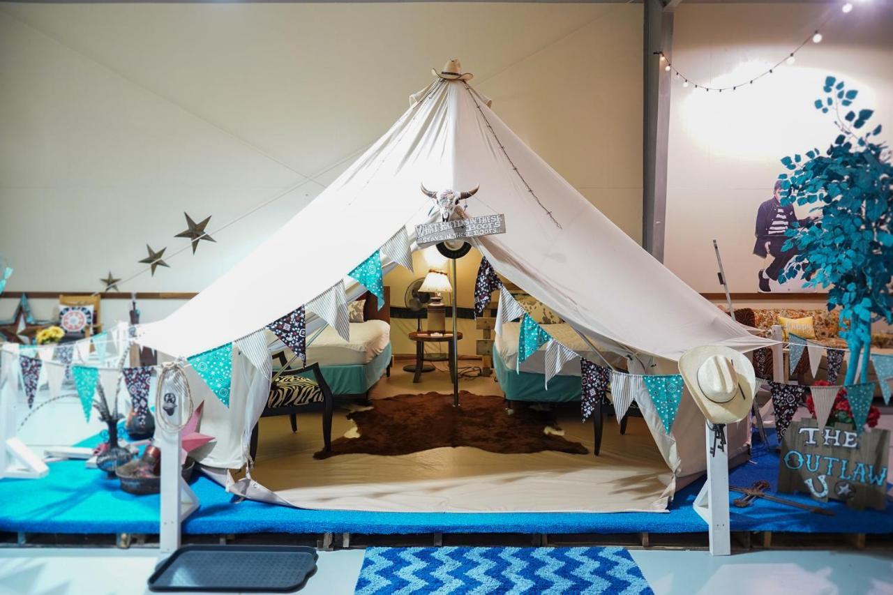 Lone Star Glamp Inn Warrenton エクステリア 写真