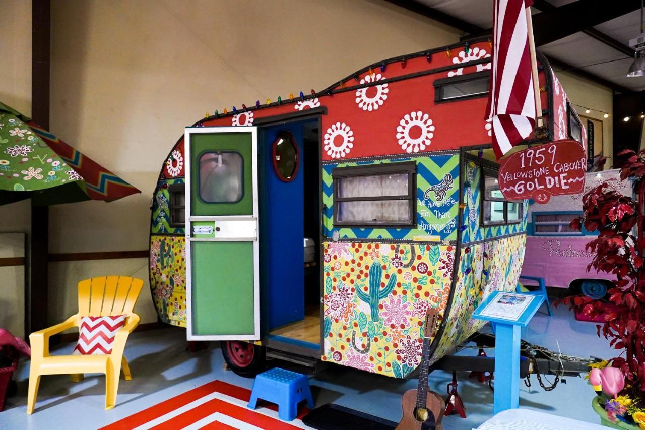 Lone Star Glamp Inn Warrenton エクステリア 写真