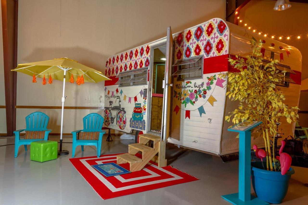 Lone Star Glamp Inn Warrenton エクステリア 写真