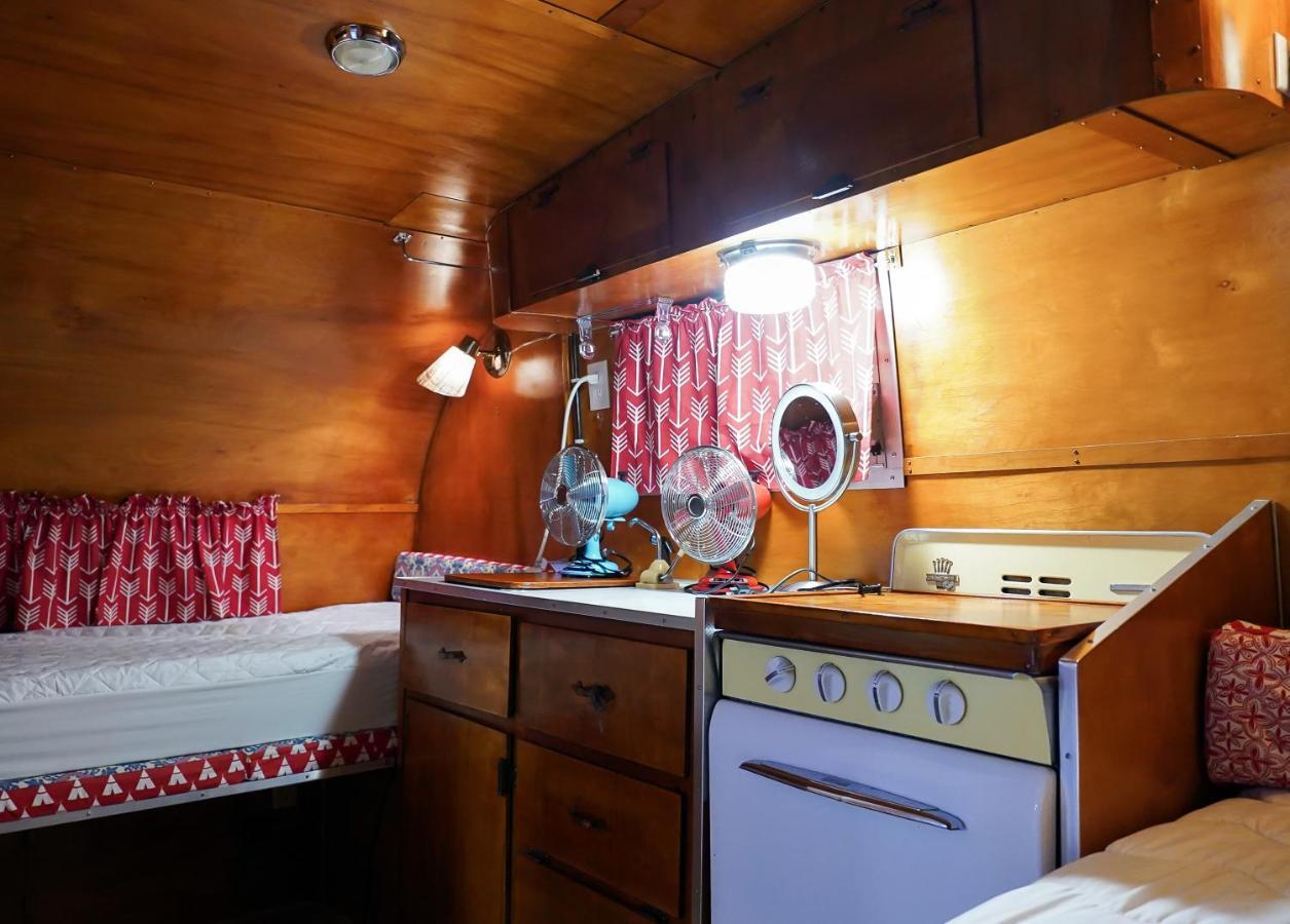 Lone Star Glamp Inn Warrenton エクステリア 写真