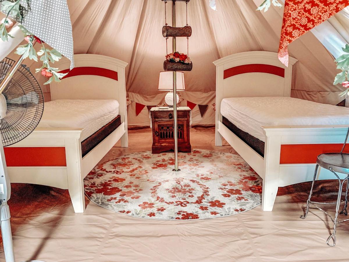 Lone Star Glamp Inn Warrenton エクステリア 写真