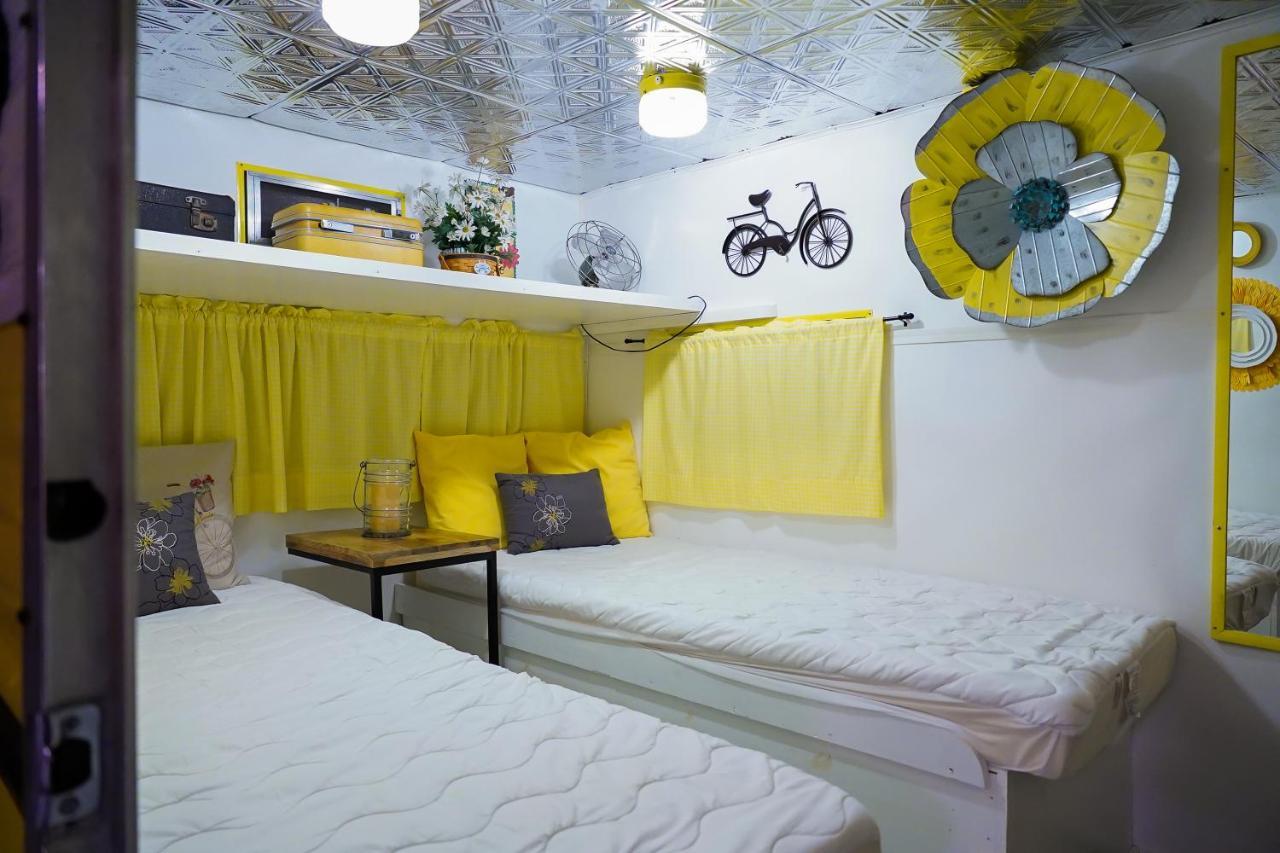 Lone Star Glamp Inn Warrenton エクステリア 写真