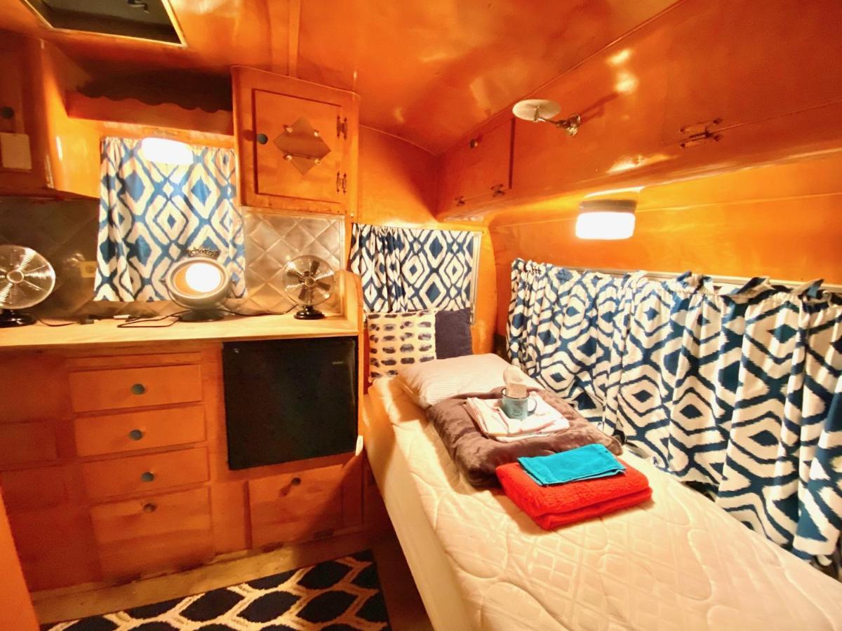 Lone Star Glamp Inn Warrenton エクステリア 写真