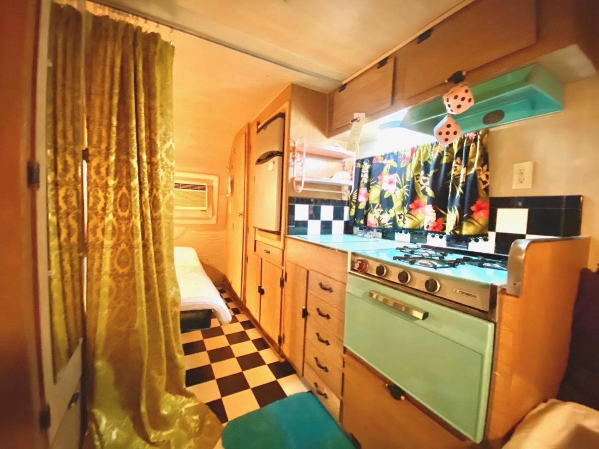 Lone Star Glamp Inn Warrenton エクステリア 写真