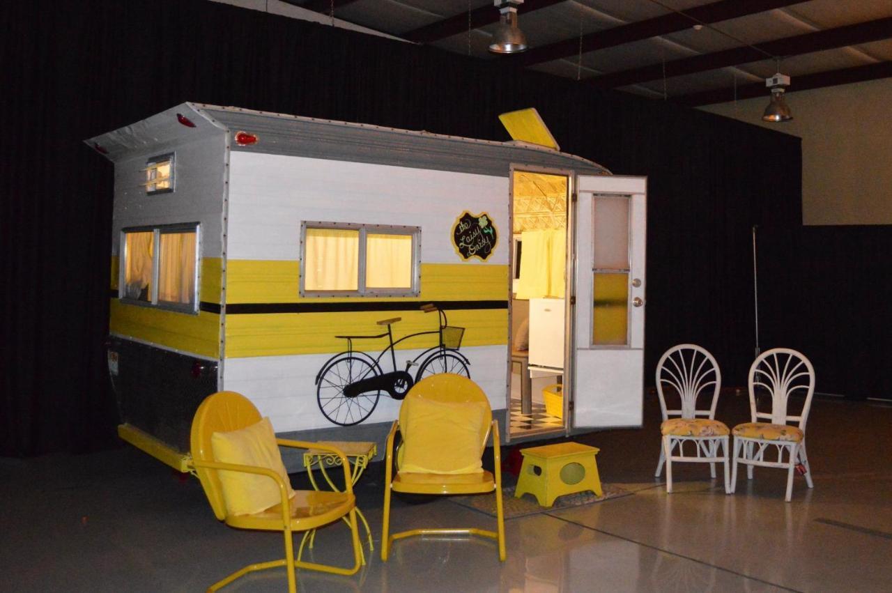Lone Star Glamp Inn Warrenton エクステリア 写真