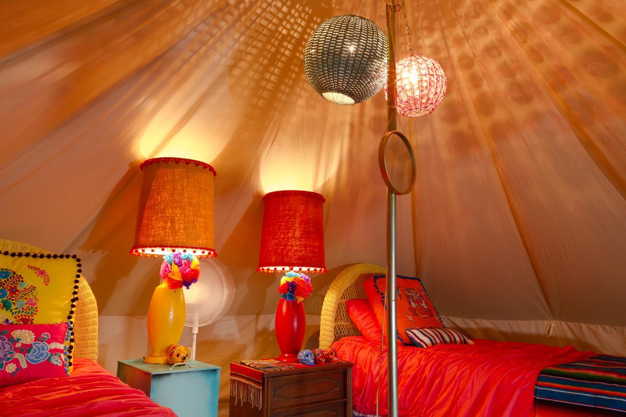 Lone Star Glamp Inn Warrenton エクステリア 写真